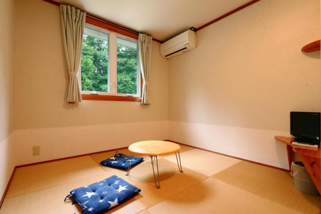Family Pension Crayon Fujikawaguchiko Exterior photo