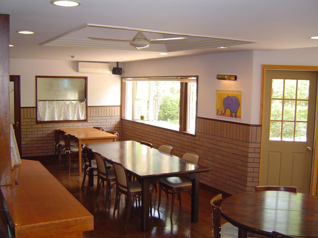 Family Pension Crayon Fujikawaguchiko Exterior photo