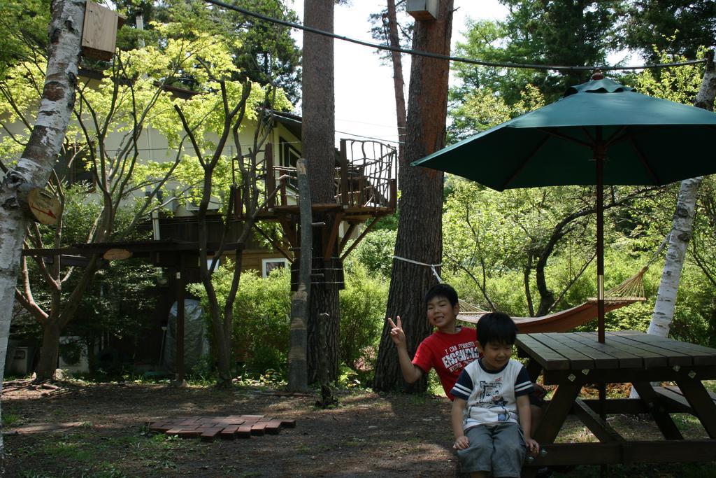 Family Pension Crayon Fujikawaguchiko Exterior photo