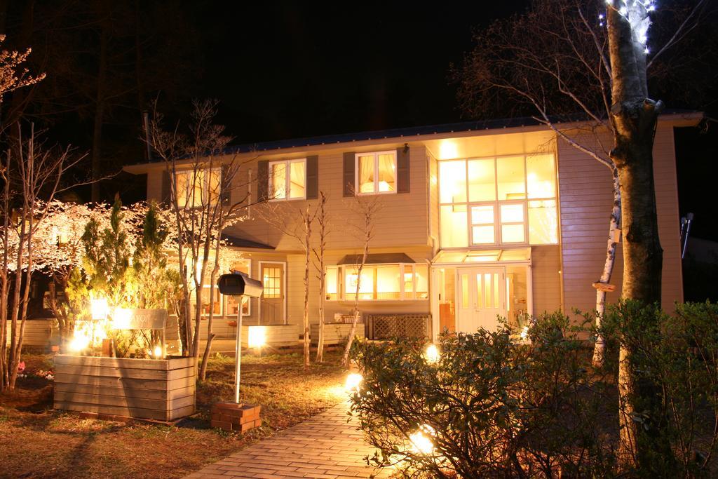 Family Pension Crayon Fujikawaguchiko Exterior photo